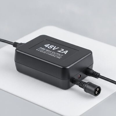 Carregador de Bateria de Ebike 48V 2A com Tempo de Carregamento de 4-6 Horas e Potência Máxima de Saída de 84W para Bicicletas Elétricas